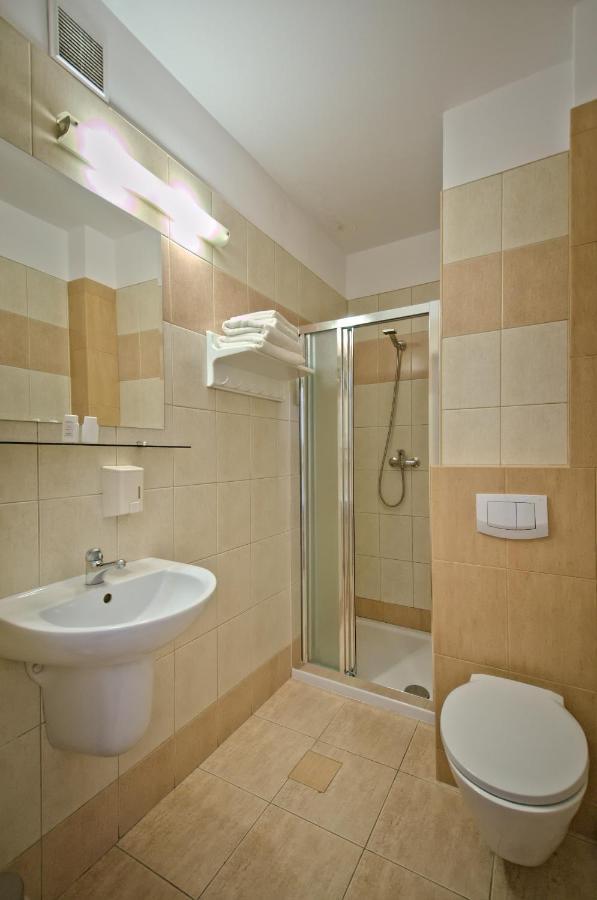 Hotel Sezam 크라크즈코바 외부 사진